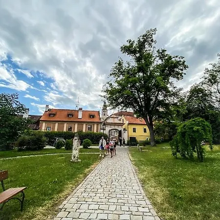 Klášterní *
